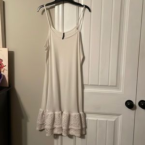 Eikosi Cream Slip MED/LG USED